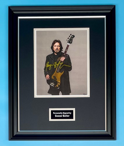 Geezer Butler signiertes Foto gerahmt & Sammler Magazin & Echtheitszertifikat Musik Erinnerungsstücke - Bild 1 von 12