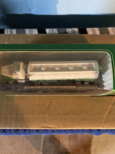 HESS MINIATURE MINI TANKER TRUCK 1998 NEW IN BOX - Picture 3 of 4