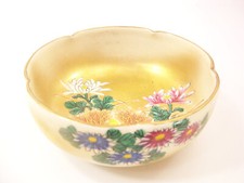 Early 1900s Meiji Period Japanese Satsuma Floral Bowl