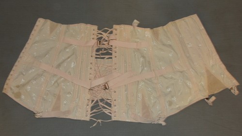 VINTAGE "CAMP" MODEL 144 SIZE 30 PEACH COLORED GIRDLE