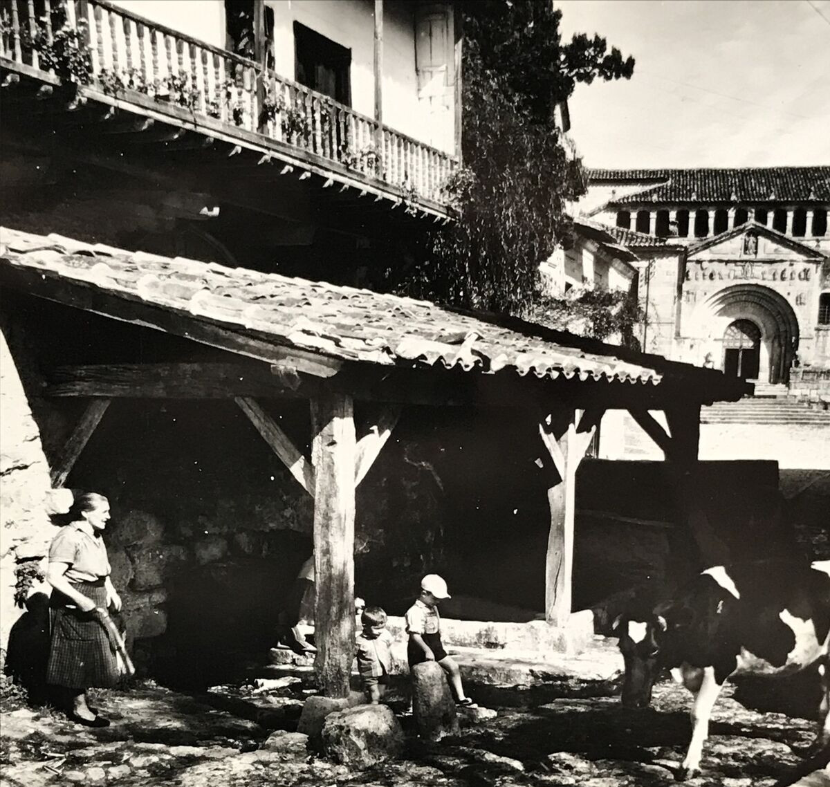 RPPC Santillana del Mar España Colegiata Iglesia y Calle Río Foto Real Postal
