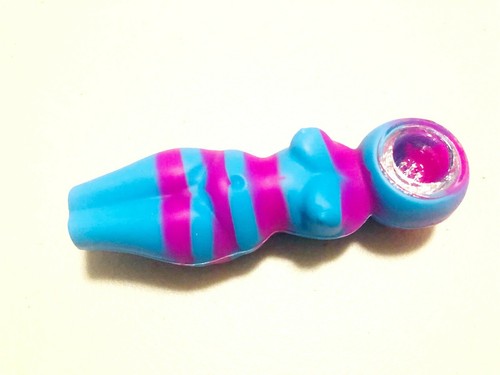 4.25 Inch Sexy Lady Body Shape Smoking Silicon Pipe W/ Glass Bowl Portable Pipe - Picture 8 of 9