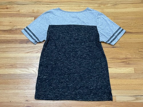 Colosseum T-Shirt Womens XL Gray Colorblock Iowa Hawkeye Team Logo Graphic V - Picture 2 of 6