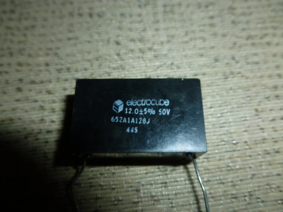 Electrocube 652A1A126J 12.0 uF, 5%, 50V condensador ignífugo epoxi probado Foto 4 de 4