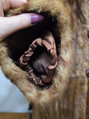 Abrigo de piel largo completo vintage taxidermia clavado marrón doble botón - Imagen 8 de 21