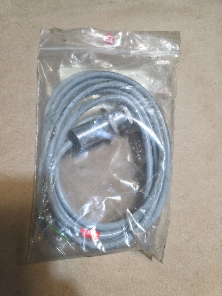 Turck BI5-G18-AZ3X Inductive Proximity Sensors Embeddable 20-250VAC 60mm 2-Wire - Image 3 of 3