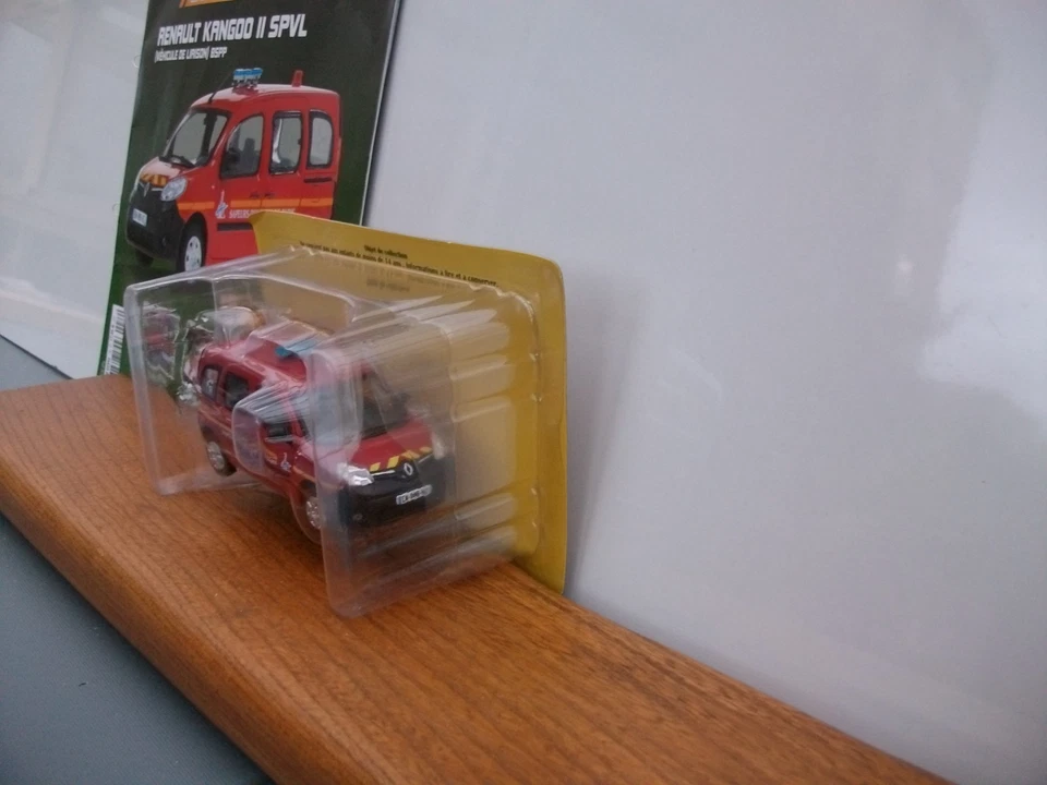 Collection Véhicules Légers Pompiers N°76 Renault Kangoo II SPVL de Paris+ revue - Photo 2/3