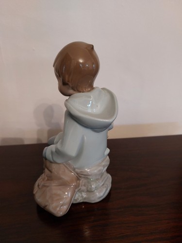 NAO Figurine, 1037, Boy With Rabbit - Picture 2 of 4