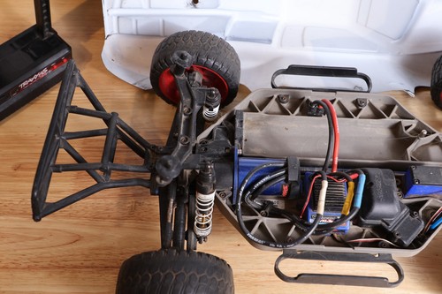 Traxxas Slash VXL 1/10 RTR 4x4 Brushless Short Course Truck (Black/White) - Foto 6 di 18