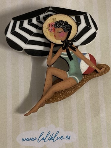 Nuevo Broche LALIBLUE Chica Playa La Maravillosa Colección Años 50 Madera Ilustrada - Imagen 4 de 8
