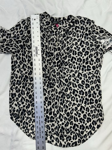 Vince Camuto Damen Bürobluse Leopardenmuster Rüschenärmel, Größe S. Neu mit Etikett. 2M - Bild 6 von 6