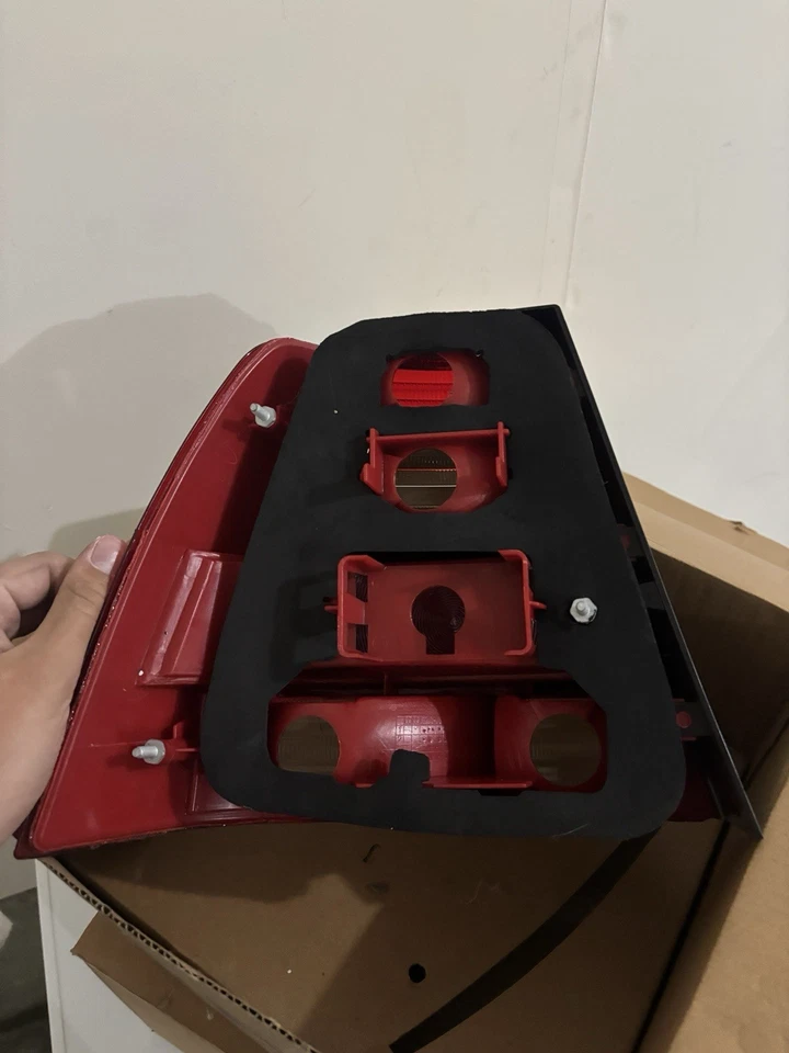 Juego de luces traseras para Volkswagen Jetta 2004-2007 conductor y pasajero, nunca usado Foto 3 de 3