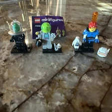 LEGO 71046 Series 26 3 Minifigs, Alien saucer, Robot Butler, Ice Planet Explorer