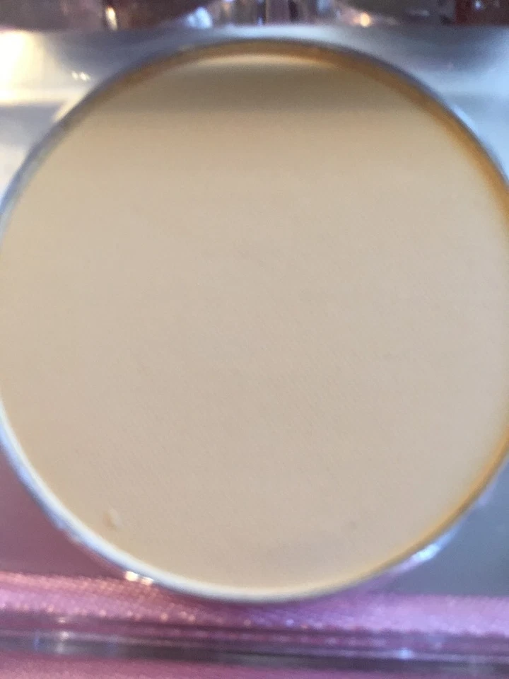 Models Prefer CLEARLY BEAUTIFUL COMPACT FOR EYES LIPS CHEEKS & FACE - Image 4 of 4