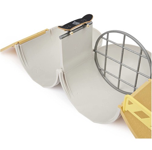 Tech Deck TRANSFORMING PIPELINES Modular Skatepark W/ Santa Cruz Fingerboard NIB - Picture 9 of 9