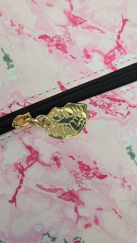 Besty Johnson Travel Bag - Picture 3 of 8