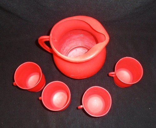 Kool Aid Man Pitcher Set 4 Cups & 2-Quart Red Plastic Drink Serving Set Vintage - Picture 4 of 5