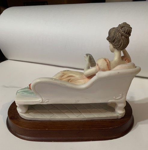 la verona collection figure statue lady chaise lounge couch poodle reading - Picture 3 of 6