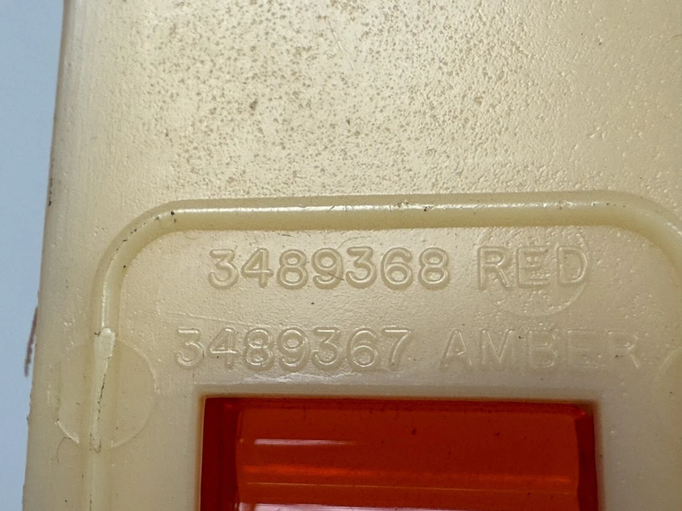 Lente ámbar marcador lateral A100 camioneta Dodge D100 RP1970-1971 3489368 NUEVO DE STOCK Foto 4 de 4