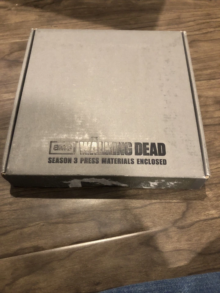 The Walking Dead Season 3 Press Kit With Exclusive Key - Image 2 of 4