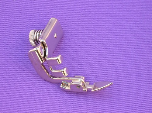 ADJUSTABLE ZIPPER FOOT LOW SHANK FIT BROTHER SINGER TOYOTA MACHINES (187) - Picture 1 of 3