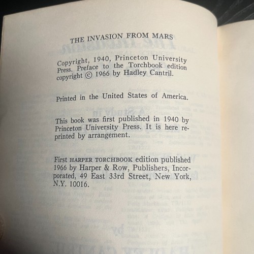 The Invasion from Mars - A Study in the Psychology of Panic (1966, Hadley, PB) - Picture 7 of 7