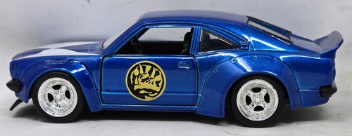 Coche diecast vintage 1974 Mazda RX-3 azul Power Ranger 1/24 Jada 34389 - Imagen 5 de 14