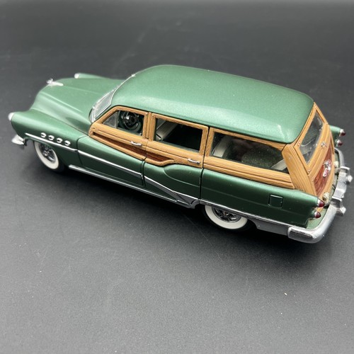 Danbury Mint 1953 Buick Estate Wagon Roadmaster Green 1:24 Scale Diecast Car - Picture 4 of 20