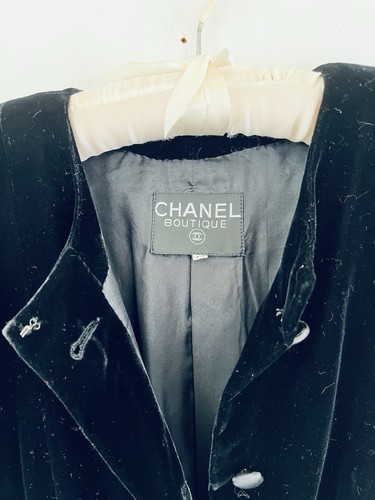 Vintage Chanel 90s Black Velvet Silk Tuxedo Crop Jacket w/Silk Cuffs - Picture 7 of 8