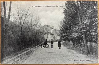 CPA années 1910: RIBÉRAC Rue de la Gare