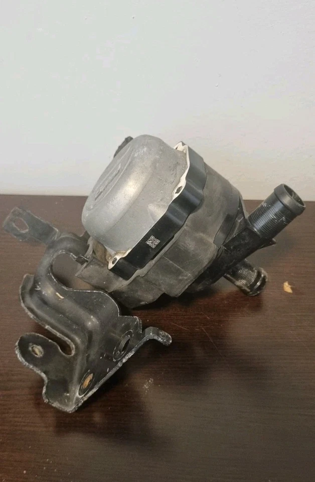 2016-2020 Infiniti Q50 Auxiliary Cooler Pump - 3.0Tt  21580-5Ca5a - Image 4 of 4