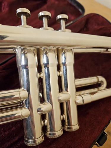Boosey & Hawkes - Tromba in argento 600 Besson in custodia rigida originale - Foto 15 di 23