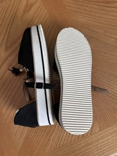 Black platform sandals with gold accents size 9, Pre-owned excellent condition