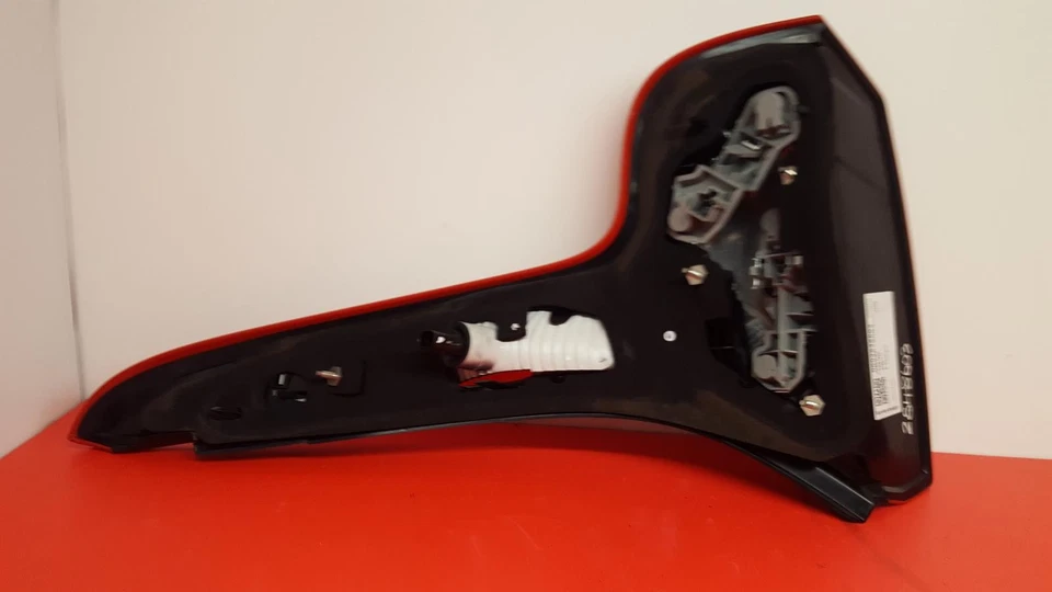 Volvo C30 2009 3 puertas hatchback luz trasera cercana lámpara de pasajero  Foto 4 de 4