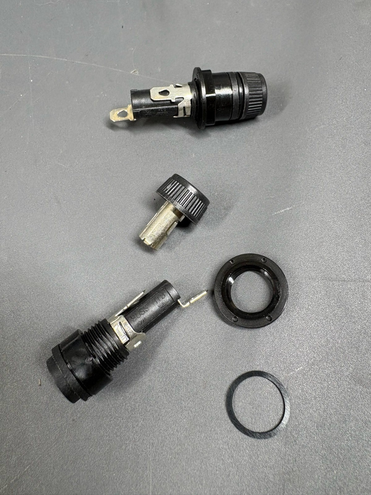 2x Bussmann HTB Series Panel Mount Fuse Holder 250V 20A Black Knurled Cap
