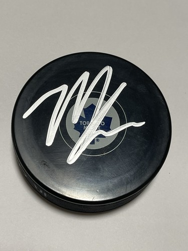 Matthew Knies Signed Toronto Maple Leafs Hockey Puck Beckett BAS COA IP b - Picture 1 of 2