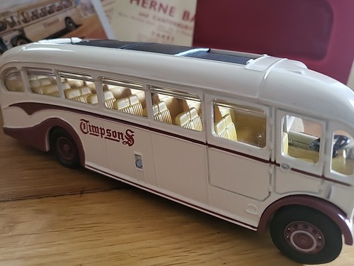 De colección Corgi 97181 AEC Regal Coach Timpsons Croydon Modelo Diecast en Caja - Imagen 7 de 11
