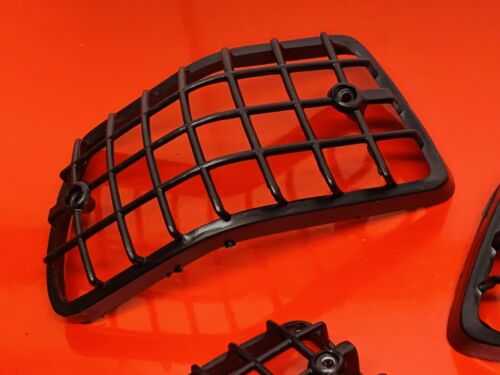 PARRILLAS INDICADORAS DELANTERAS Y TRASERAS VESPA PX PE T5 TX NEGRAS CON FIJACIONES - Imagen 3 de 6