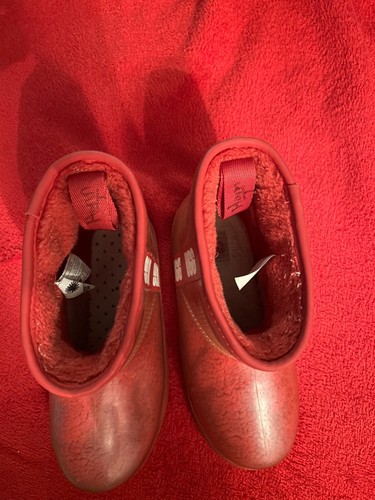 red ugg boots size 5 ( missing sole in left boot) - 第 4/6 張圖片