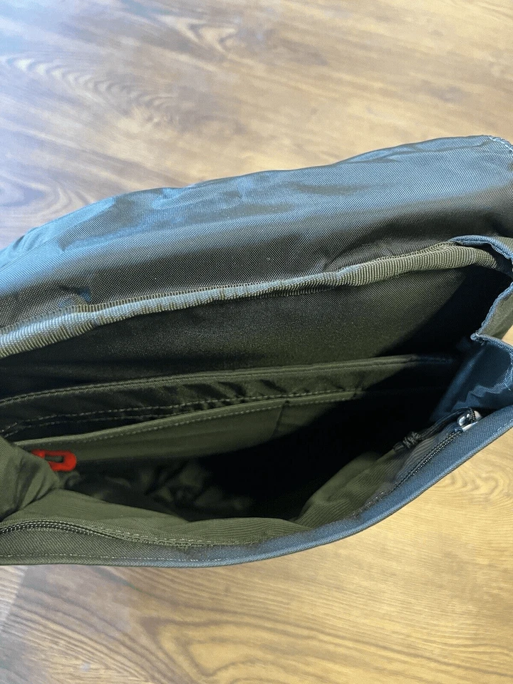 Paquete de solapa Osprey Arcane gris lavado a la piedra funda para computadora portátil Foto 3 de 4