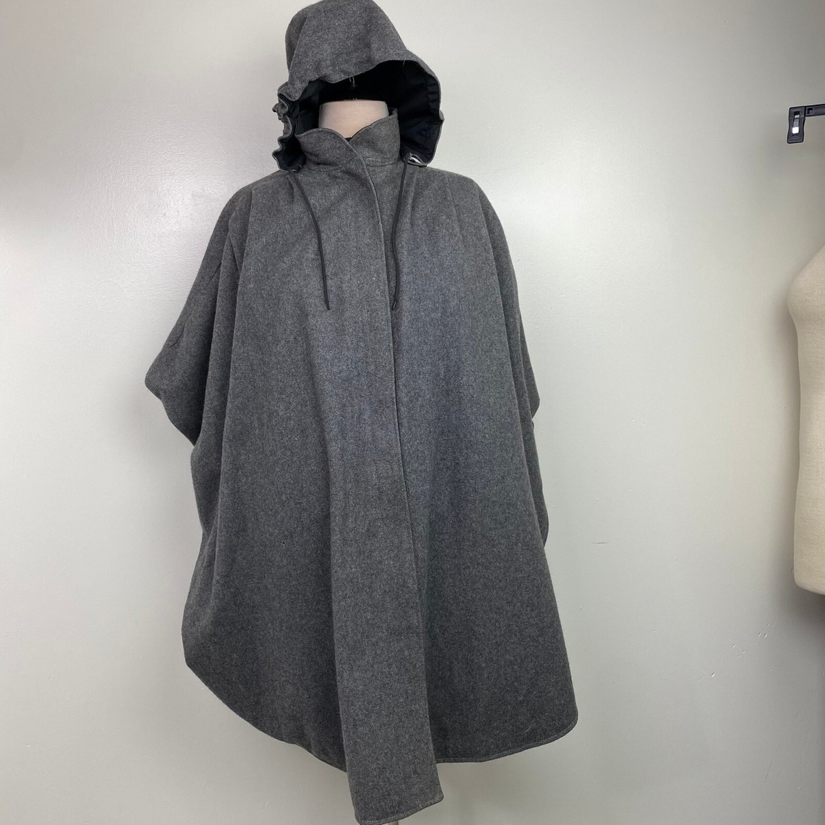 Reversible Cape/Poncho Gray Wool & Black Hooded One Size/4X | eBay Reversible Cape/Poncho Gray Wool & Black Hooded One Size/4X | eBay