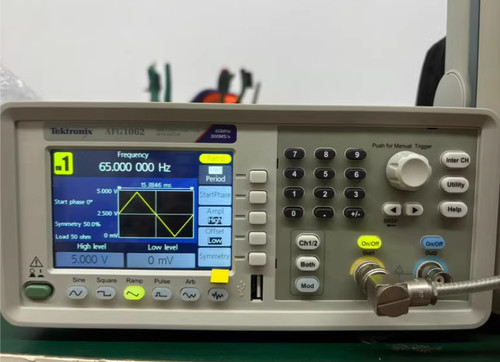Tektronix AFG1062 60 MHz, 2 Ch, 300 MS/s, Arbitrary/Function Generator - 第 1/2 張圖片