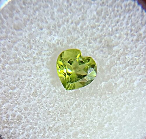 Pietra preziosa sciolta taglio a forma di cuore peridoto 0,68 ct. 6 x 6 mm # - Foto 4 di 9