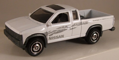 MATCHBOX #17 '95 Nissan Hardbody (D21), 2022 issue (LOOSE / MINT) - Picture 1 of 2