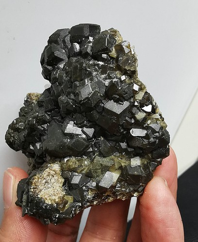 237 g Raro Natural Brillante Granate Andradita Cuarzo Espécimen Mongolia - Imagen 12 de 17