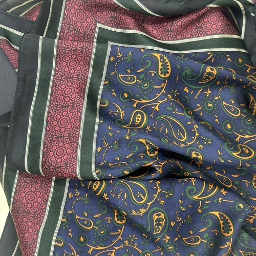 ⭐Elegant Women Square Scarf Bandana Navy Blue Burgundy Silky Soft Luxurious New - Afbeelding 4 van 6