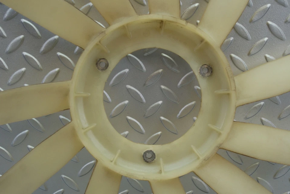 Ventilador de refrigeración del motor cupé Mercedes-Benz C123 280CE 1102050106 Foto 2 de 4