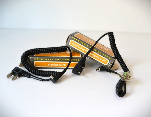 Honeywell Camera Flash Shutter Cords 442, 444 Standard to PC + Bayonet NOS