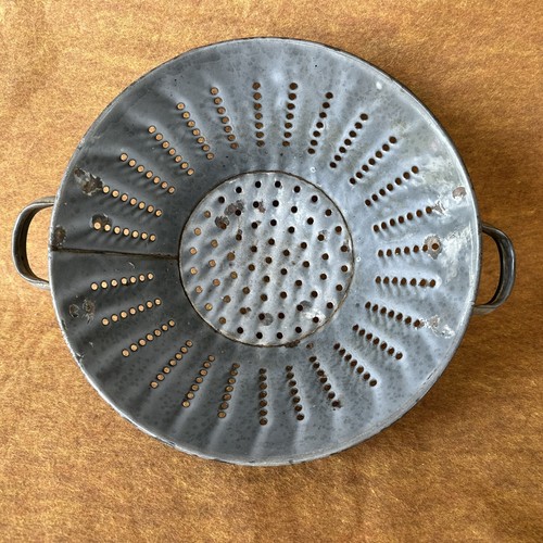 Vintage Primitive COLANDER Granite Ware Enameled Mottled GRAY w/Handles EARLY - Picture 10 of 24
