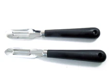 Set of 2 New Stainless Steel Fixed Blade Basic Vegetable Peelers
